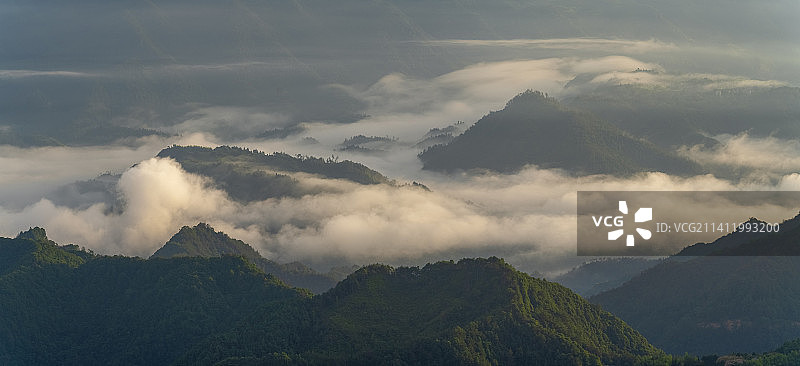 磐安上山头村日月听天台云海图图片素材