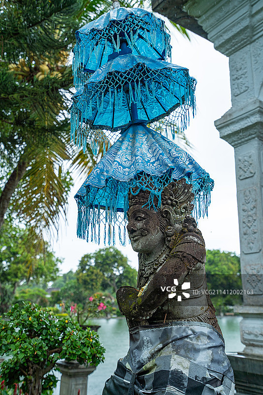 印尼巴厘岛乌戎水皇宫美景和石雕神像（Taman Ujung）图片素材