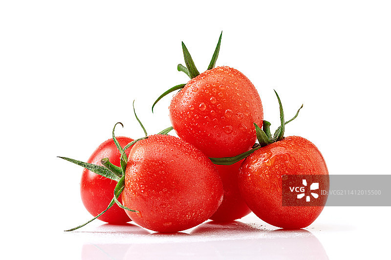 白色背景上的圣女果（西红柿、小番茄）图片素材