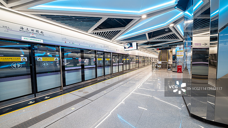 深圳地铁12号线海上田园南站图片素材