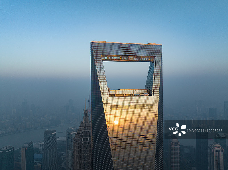 上海陆家嘴环球金融中心日出航拍图片素材