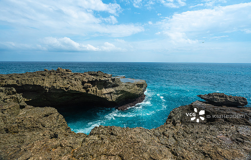 印尼蓝梦岛网红景点“恶魔的眼泪”玻璃海的惊涛骇浪美景（Lembongan）图片素材