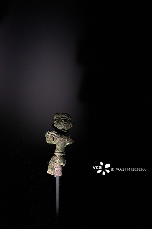 四川广汉三星堆遗址博物馆藏祭祀人像图片素材