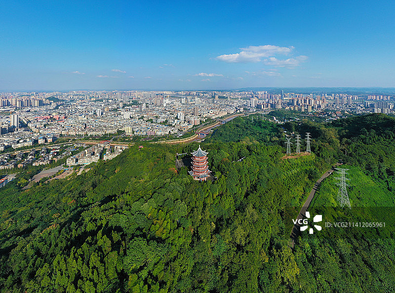 四川省南充市西山风景区开汉楼和顺庆区城市风景航拍图片素材
