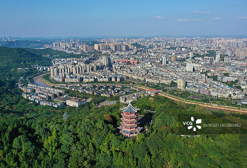 四川省南充市西山风景区开汉楼和顺庆区城市风景航拍图片素材