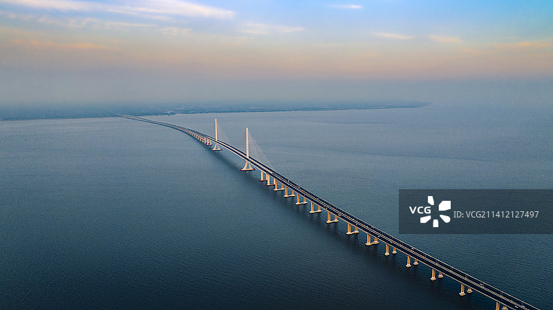 上海连接崇明岛的东海大桥图片素材