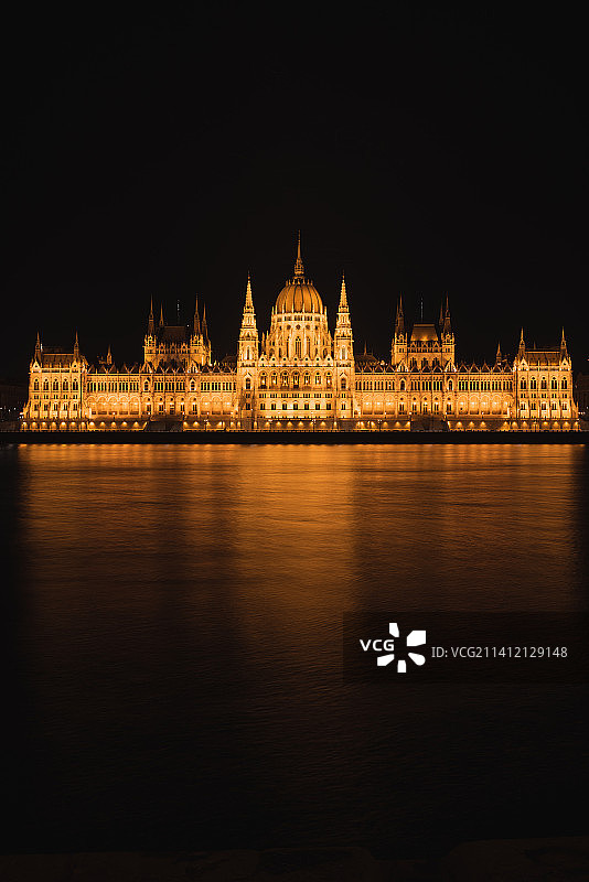 夜晚的匈牙利国会大厦图片素材