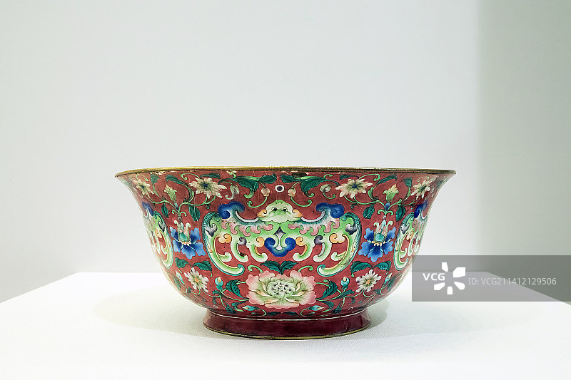 北京中国国家博物馆画珐琅五蝠碗清代口径18厘米高7.8厘米图片素材