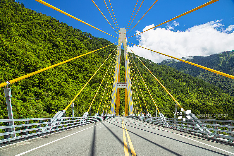 川藏公路南线318 通麦特大桥图片素材