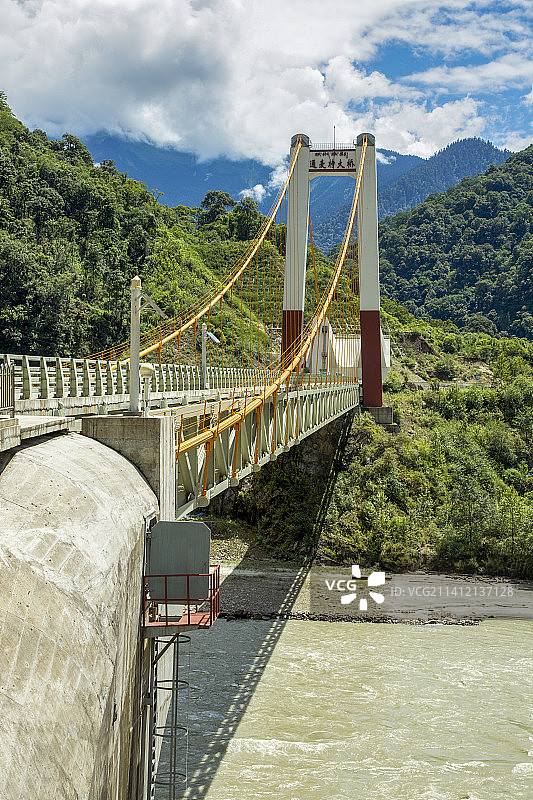 川藏公路南线318 通麦特大桥图片素材