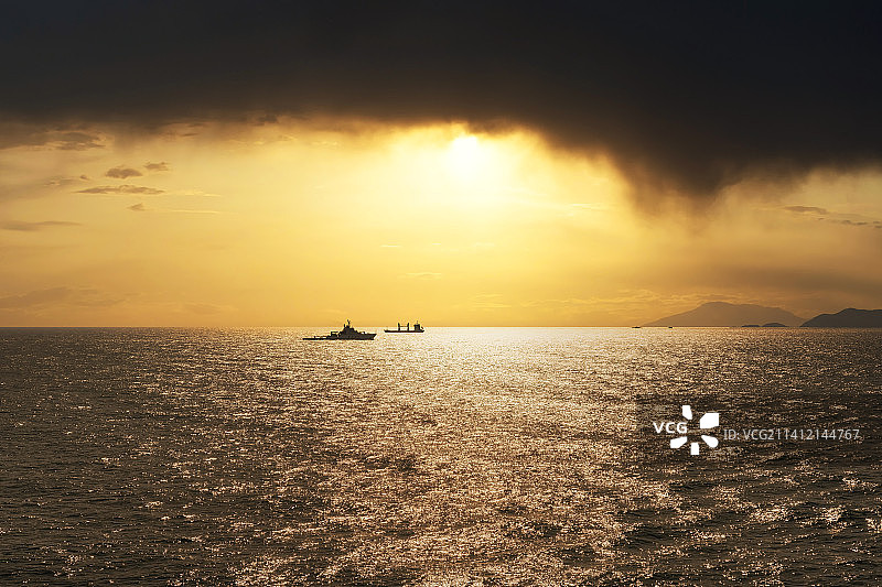 海天一色--海南三亚海上落日风光图片素材