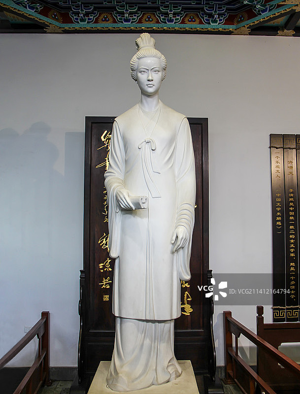 山东济南趵突泉漱玉堂李清照纪念堂：李清照雕像图片素材