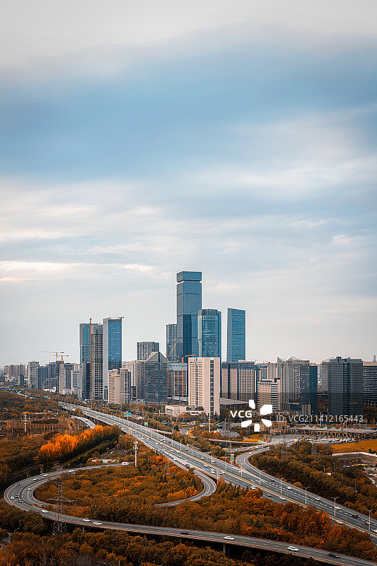 蓝天白云下的西安锦业路CBD图片素材