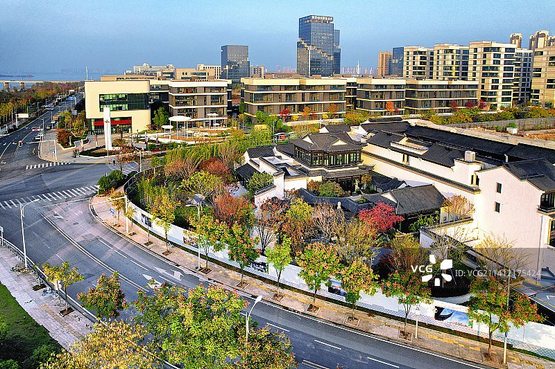 武汉江夏庙山腾讯大道腾讯大楼航拍汤逊湖秋韵图片素材