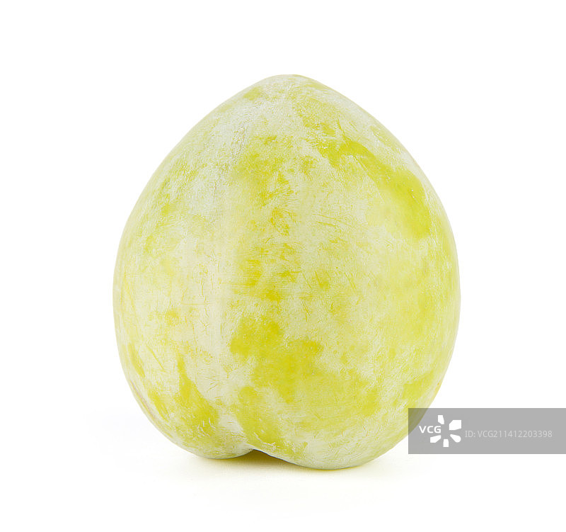 新鲜的美国绿宝石李子孤立在白色背景上图片素材