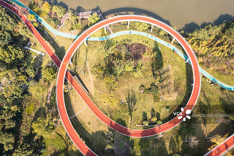 杭州临安青山湖骑行绿道航拍图片素材