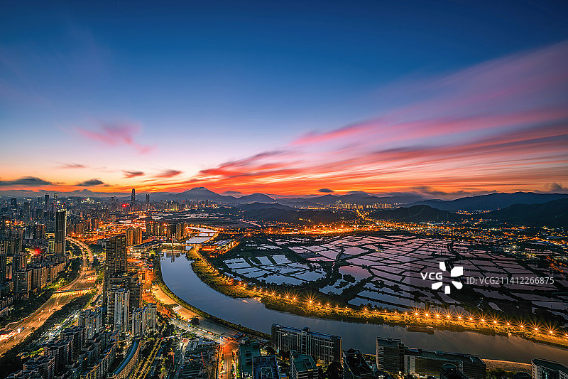 深圳罗湖口岸的朝霞图片素材