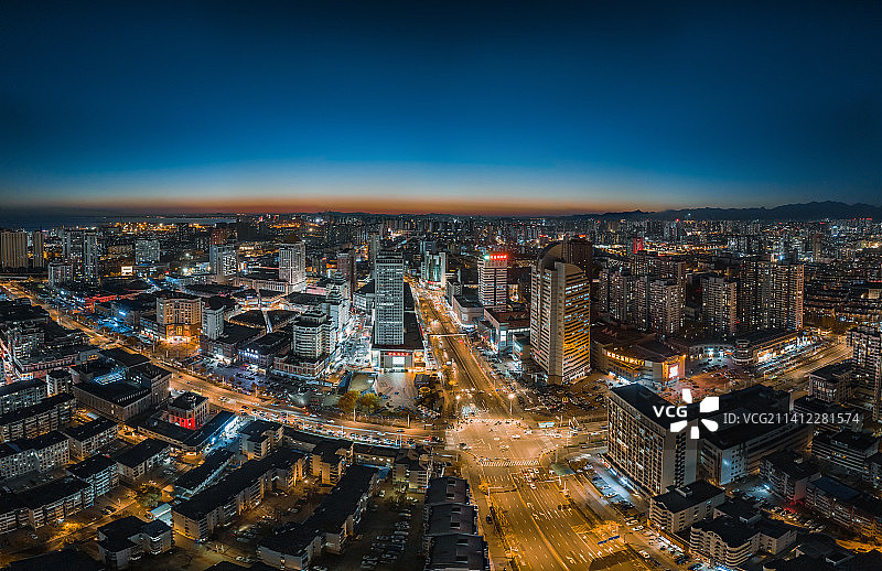 沿海城市夜景图片素材