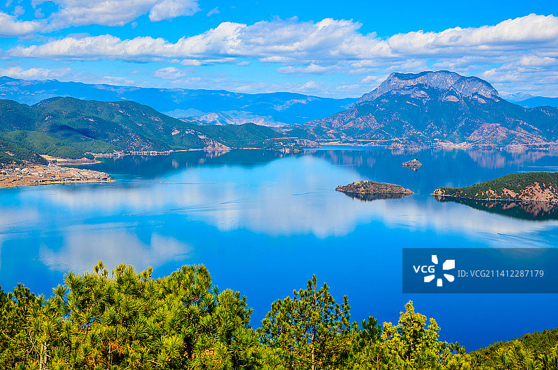 云南丽江泸沽湖景区湖泊山景自然风光图片素材
