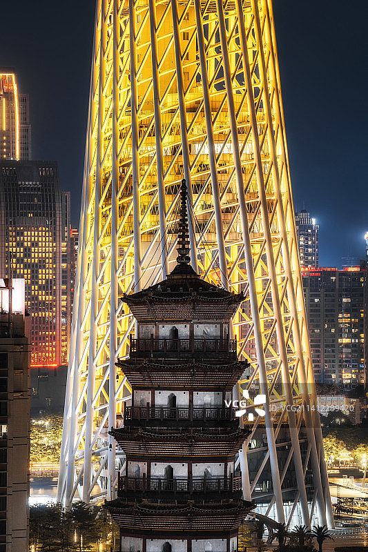 广州塔和赤岗塔今夕相望图片素材