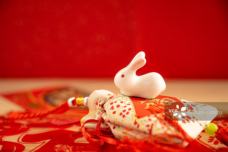 兔年春节吉祥物玉兔福袋祝福图片素材