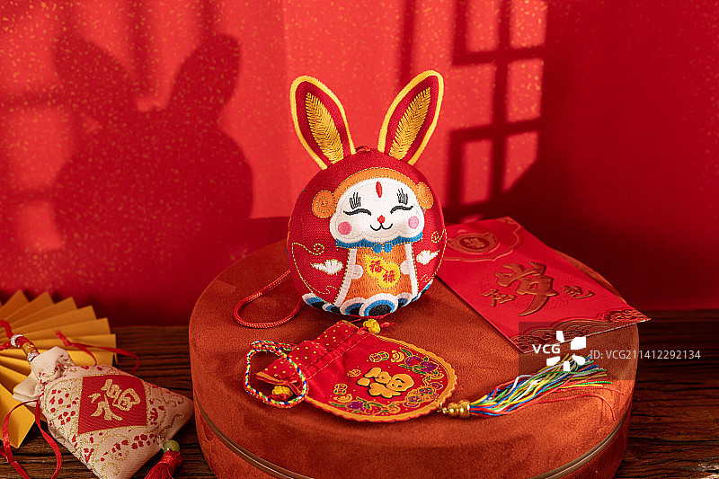 中国传统春节生肖兔年拜年兔儿爷图片素材