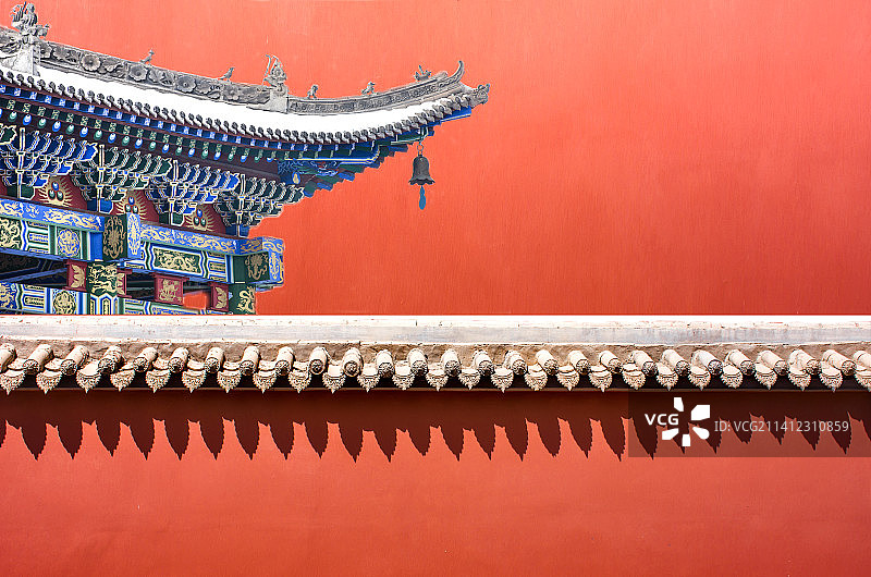 中国东方古代建筑宏伟的红墙图片素材