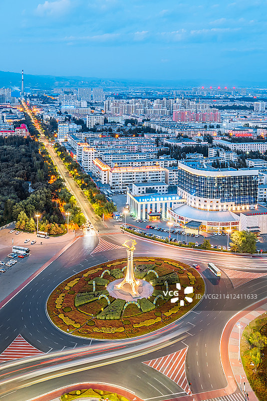 中国内蒙古包头三鹿腾飞雕塑城市夜景风光图片素材