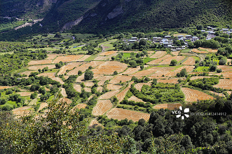 西藏雅鲁藏布大峡谷图片素材