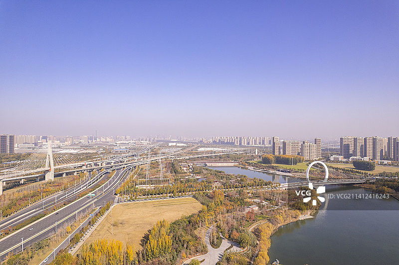 河南郑州经济开发区滨河蝶湖公园秋天户外风光图片素材