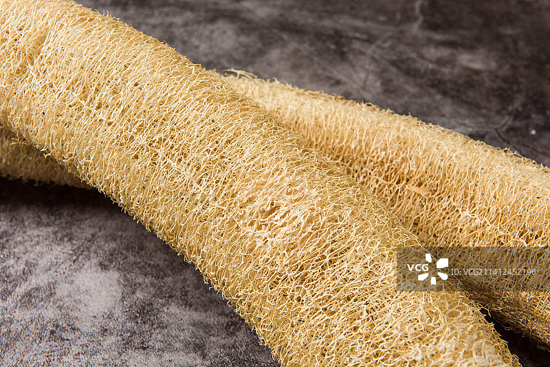 桌上的干丝瓜瓤图片素材