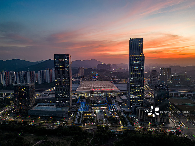 深圳北站晚霞夜景图片素材