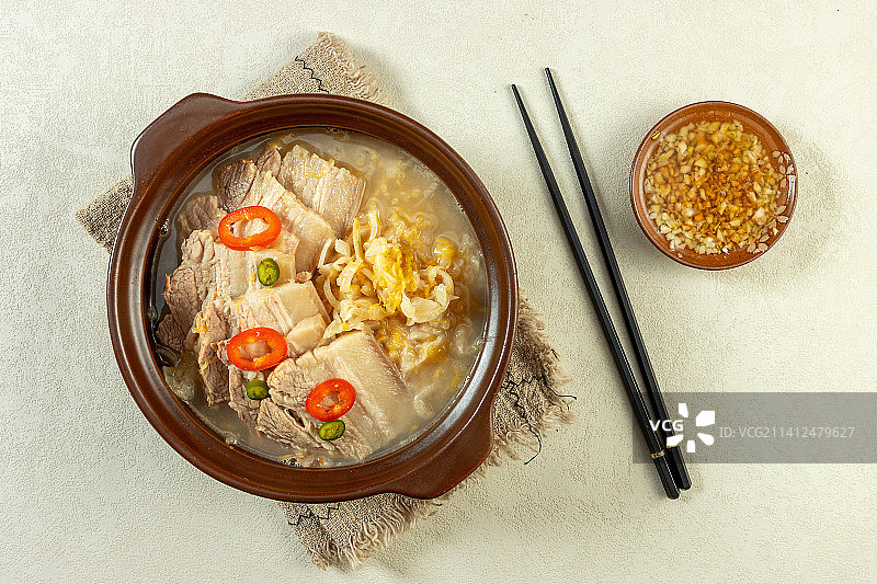 装砂锅的东北菜：酸菜白肉（东北酸菜）图片素材