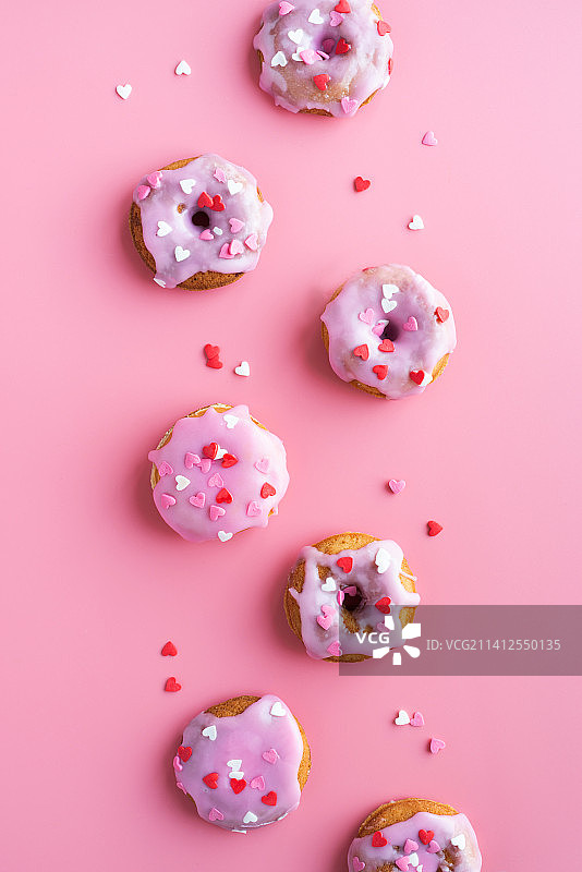 粉色背景上的小甜甜圈，北京，中国图片素材