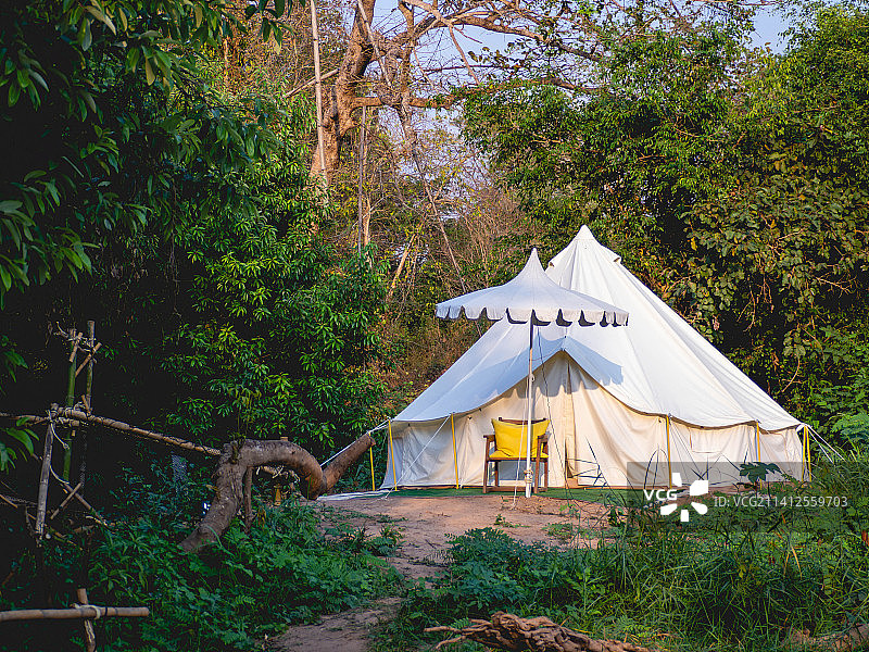 泰国森林中的帐篷景色图片素材