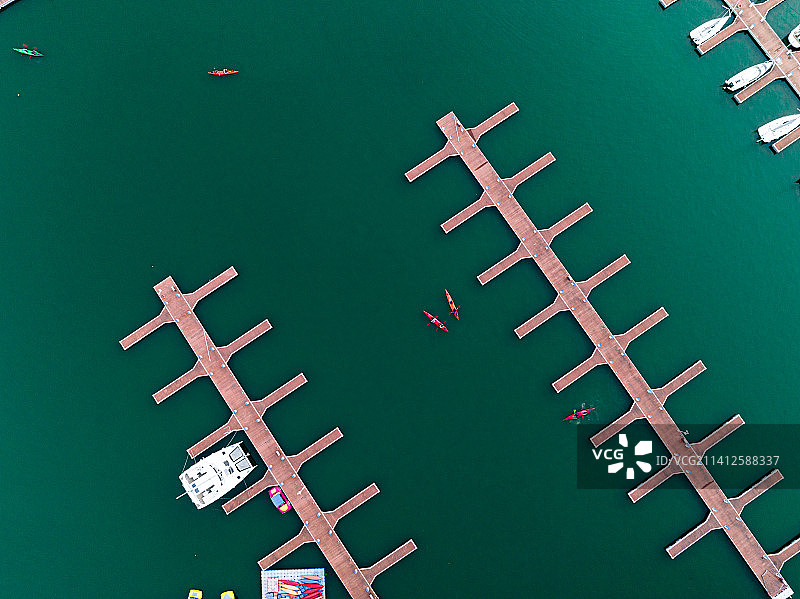 航拍武汉东湖风景区蓝调晚霞图片素材