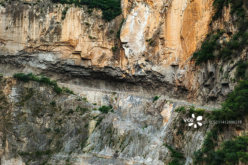 南太行山西省长治市平顺县太行山大峡谷（太行天路）挂壁公路夏季户外风光航拍视角图片素材