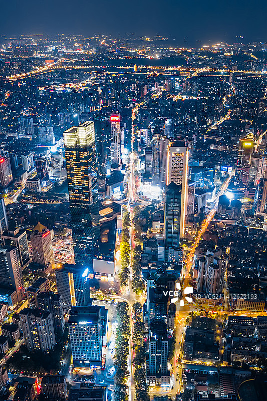 中国江苏南京德基广场和新街口城市天际线夜景图片素材