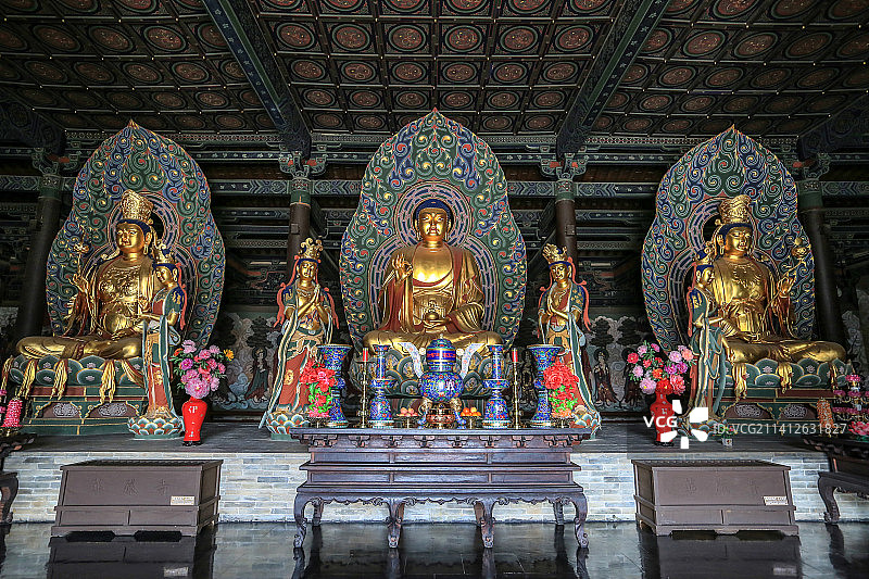 山西省大同市华严寺（上华严寺）药师殿佛像（方净琉璃世界药师佛、日光菩萨、月光菩萨）图片素材