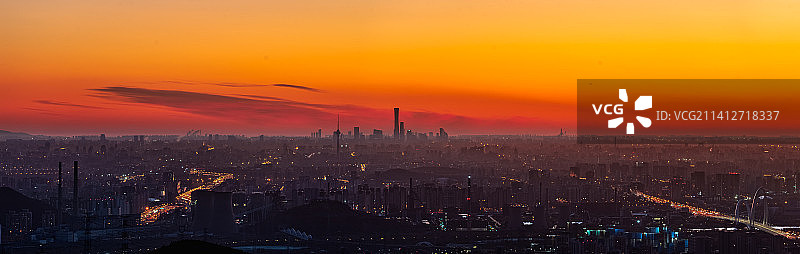 帝都｜火云满山凝未开 飞鸟千里不敢来图片素材
