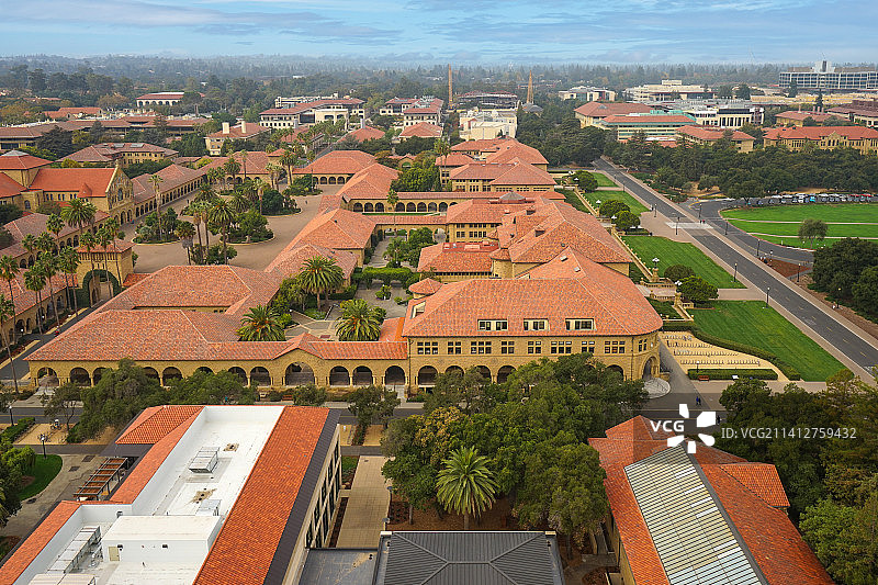 航拍视角俯瞰斯坦福大学校园美景（Stanford）图片素材