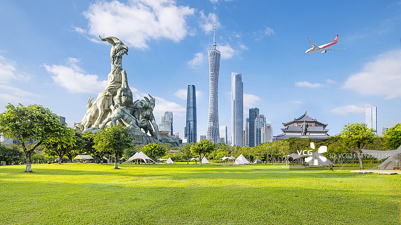 蓝天白云下的广州城市地标建筑旅游风光背景图图片素材