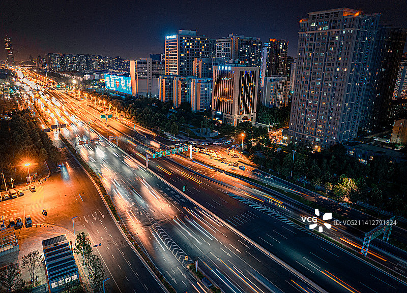 川流不息的中州大道图片素材