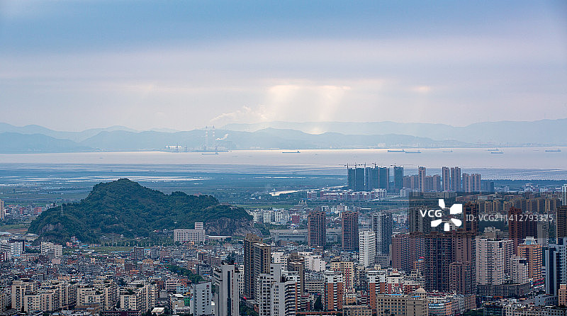 乐清西塔山俯瞰城市风光图片素材