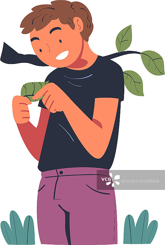 男人研究自然，探索绿叶图片素材