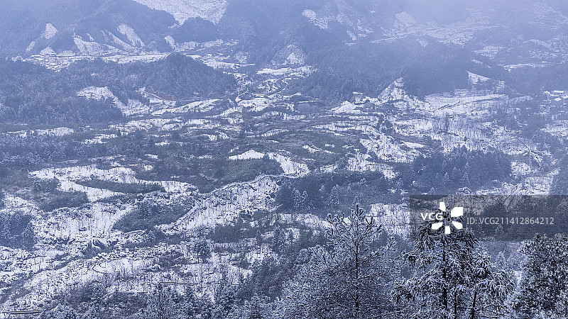 山地初雪图片素材