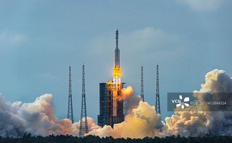 中国空间站天舟五号货运飞船发射图片素材