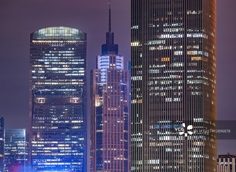 国际化大都市夜晚内透繁华经济发达格局商业亨通气魄雄伟LED灯光照亮天空城市人间灯火如群星闪耀夜色氛围图片素材