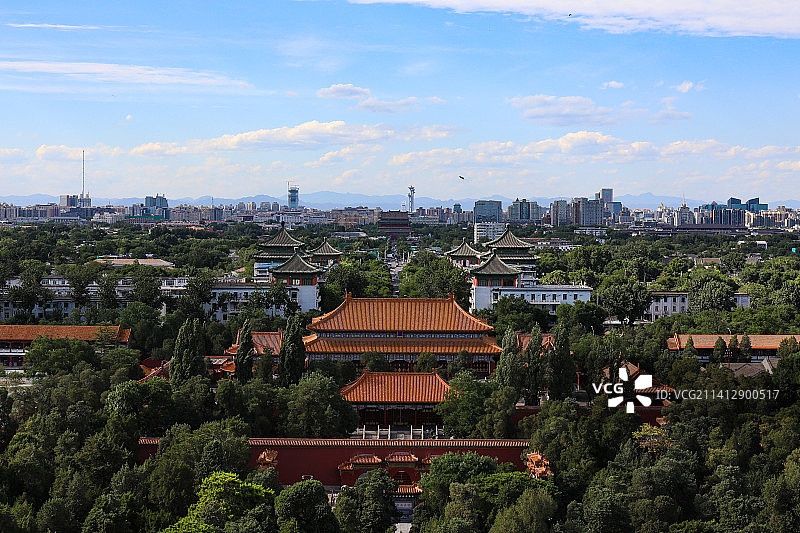 北京景山公园寿皇殿周边建筑以及远眺鼓楼和奥林匹克公园图片素材