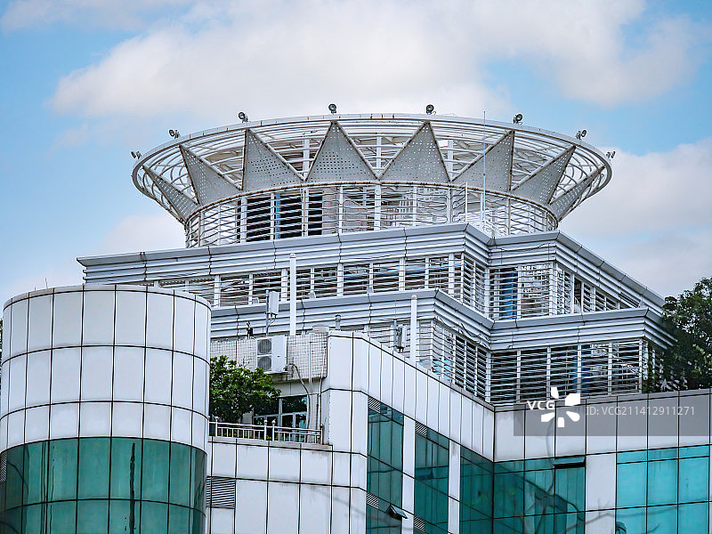 巨型皇冠形状的集团写字楼办公园区高端文艺贵气艺术气息土豪符号企业总部摩天大厦风险投资独角兽上市公司图片素材